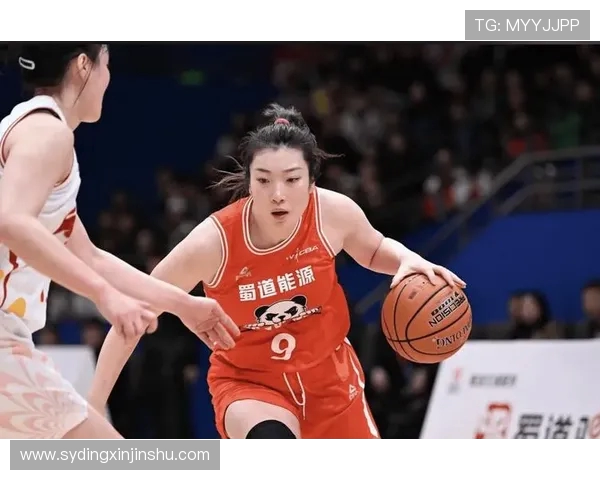 韦世豪亮相詹姆斯成都行与赵睿李梦等明星合影展现篮球圈亲密互动